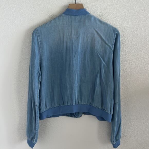 Urban Outfitters BDG Lyocell Front Zip Bomber Style Chambray Jacket Medium - Picture 2 of 6